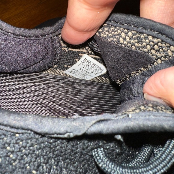 YEEZY BOOST V2 BY9611 - Picture 4 of 4